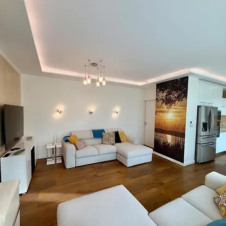 Balaton Skyline Penthouse - Jacuzzi - & Апартаменты Шиофок