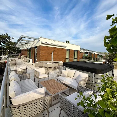 Balaton Skyline Penthouse - Jacuzzi - &