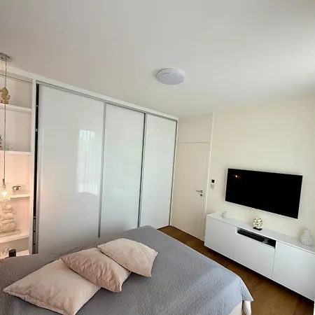 Апартаменты Balaton Skyline Penthouse - Jacuzzi - & *