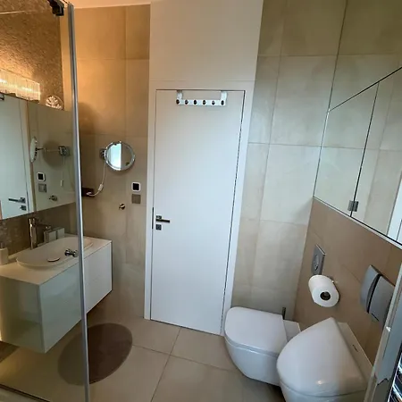 Balaton Skyline Penthouse - Jacuzzi - & Апартаменты Шиофок