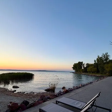 Balaton Skyline Penthouse - Jacuzzi - & Апартаменты Шиофок